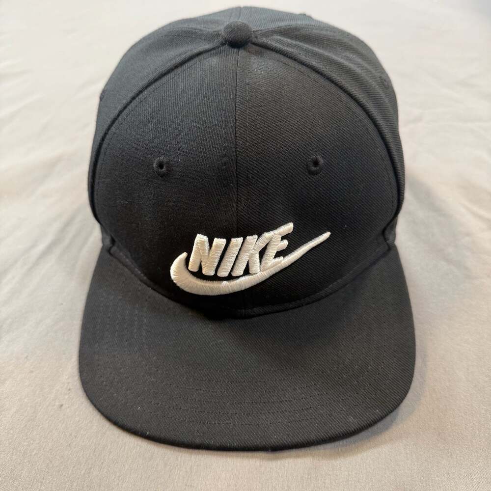 Nike Dri-FIT Pro Structured Futura Snapback Cap in Black and White